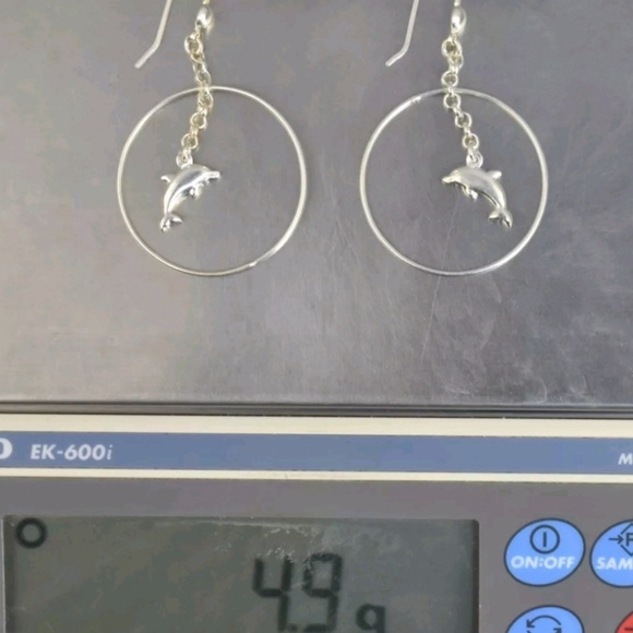 Dolphin Hoop dangle earrings in Sterling Silver - Picture 4 of 4
